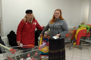 Anneli with the director of the foodbank asking for food donations at a local grocery store.